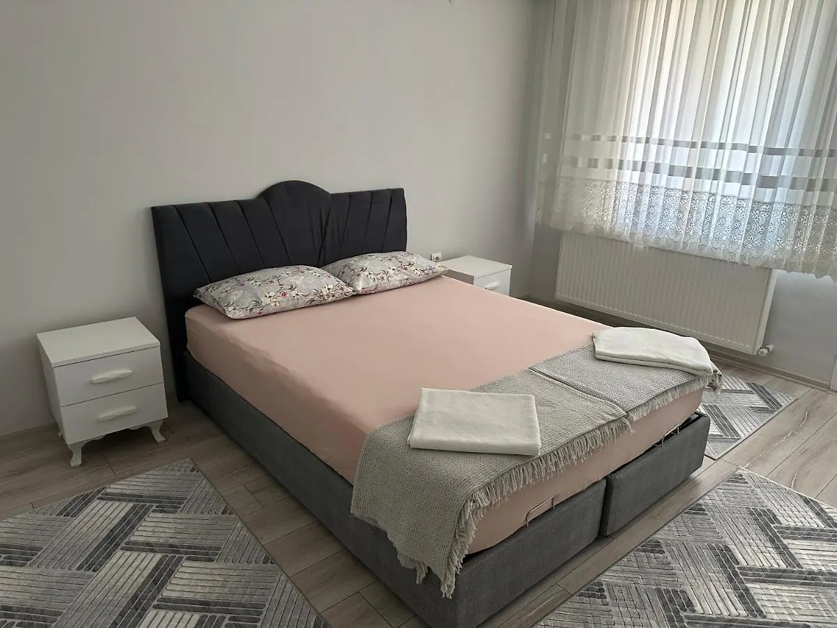 アパート Kusadasi'Nda Sahile 200 Metre